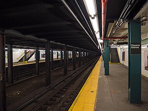 IND Crosstown Classon Avenue Southbound Platform.jpg