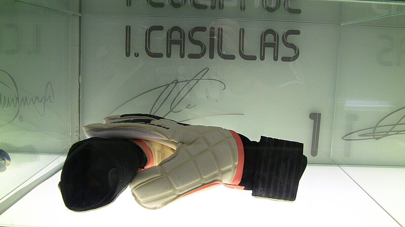 File:Iker Casillas's gloves.jpg