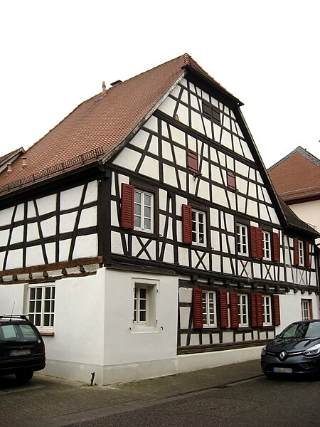 File:Ingenheim Kirchstr 2.jpg