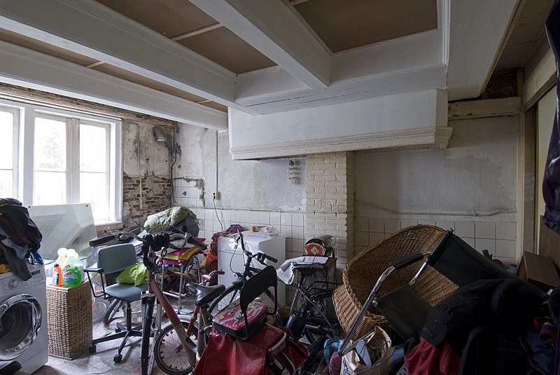 File:Interieur, overzicht van de oorspronkelijke keuken met schouw, achterkamer in het souterrain, thans in gebruik als opslagruimte - Amsterdam - 20528925 - RCE.jpg