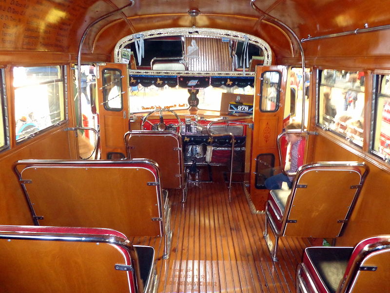 File:Interior colectivo Chevrolet 1947.jpg