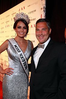 Wildes with Jimena Navarrete, winner of Miss Universe 2010, after Wildes obtained an O visa for Navarrete. Jimena Navarrete, Michael Wildes, 2010.jpg