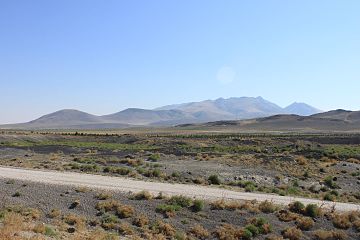 Fichier:Karapınar;_Blick_nach_Osten_auf_Karacadağ-Berge.JPG