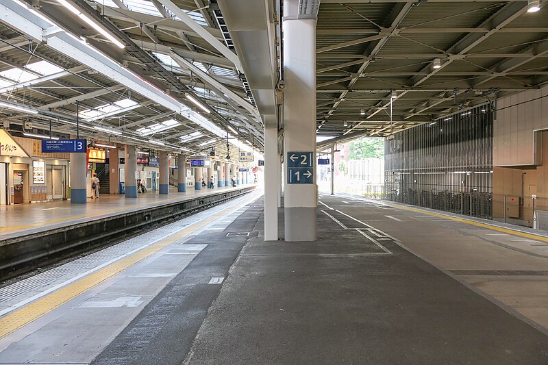 File:Keikyu-Kawasaki-STA Platform1-2.jpg