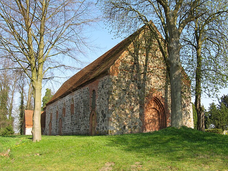 File:Kirche Luedershagen2.jpg