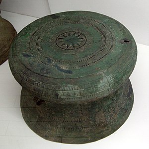 云南省博物馆藏的一个石寨山型铜鼓