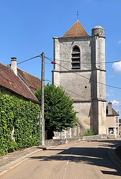 L'église de Lucy-sur-Yonne (juillet 2019).jpg