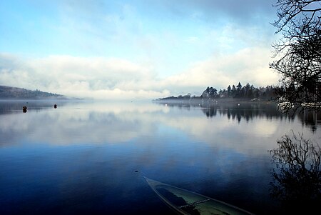 Tập_tin:Lake_Windermere_on_a_misty_morning.JPG