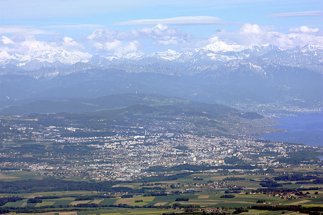 The agglomeration of Lausanne, Lake Geneva and the Alps.
