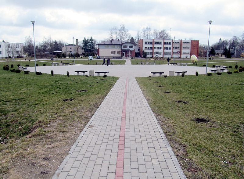 File:Lomiai public square and Community center building in Taurage district, Lithuania.jpg