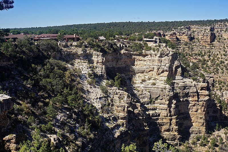 File:Lookout Studio Grand Canyon Village 09 2017 5292.jpg