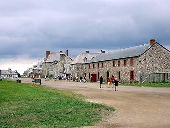 La reconstruction partielle de la forteresse française de Louisbourg située sur l'île du Cap-Breton dans la province de la Nouvelle-Écosse.