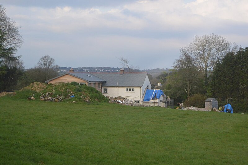 File:Lower Trewedna - geograph.org.uk - 5902423.jpg