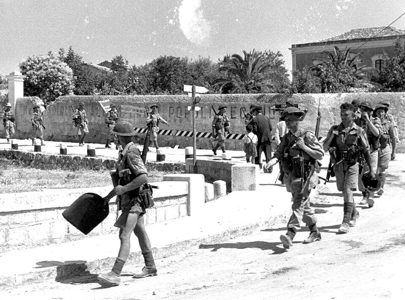 File:Loyal Edmonton Regiment soldiers entering Modica Sicily July 1943.jpg