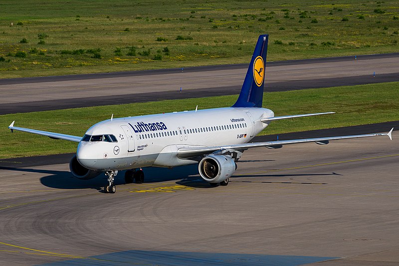 File:Lufthansa Airbus A320 D-AIPF (48562220656).jpg