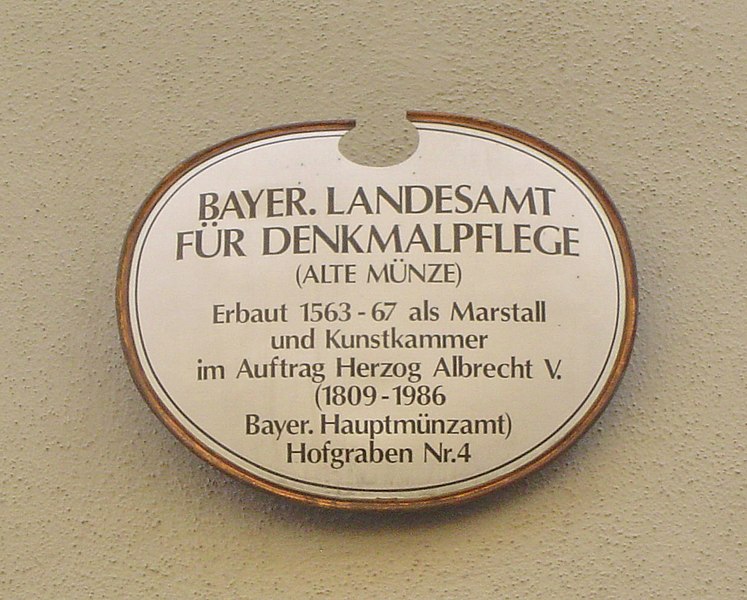 File:München, Hofgraben, Alte Münze, Infotafel.jpg