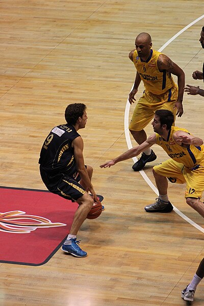 File:Maccabi vs Habika 020512 01.JPG