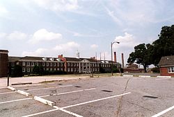 Hauptsitz der Pillowtex Corporation, kurz vor dem Abriss im Juli 2005.jpg