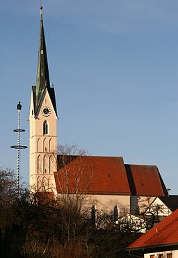 Pfarrkirche Mariä Himmelfahrt in Lohkirchen, Landkreis Mühldorf am Inn, Oberbayern.
