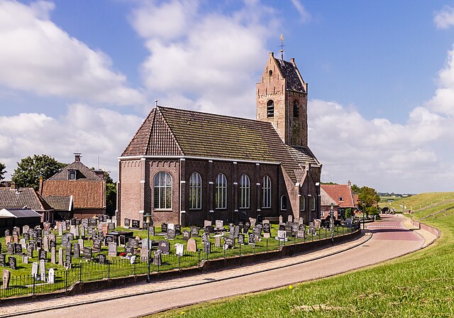 Церковь Святой Марии[нидерл.] в Виеруме[англ.], построенная около 1200 года. Башня церкви агентством национального культурного наследия[англ.] признана историческим памятником Нидерландов[англ.]. Северо-Восточная Фрисландия