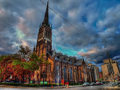 Comment aller à St Michael's Cathedral Basilica en transport en commun - A propos de cet endroit