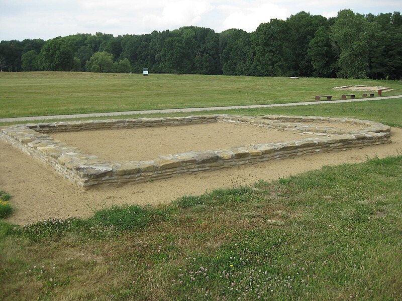 File:Mikulčice Archaeopark 23.JPG