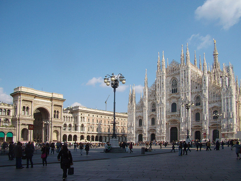 File:Milano piazza Duomo.jpg