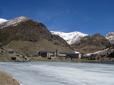 Valley with mountain resort, sanctuary and reservoir (Vall de Núria, 2008)