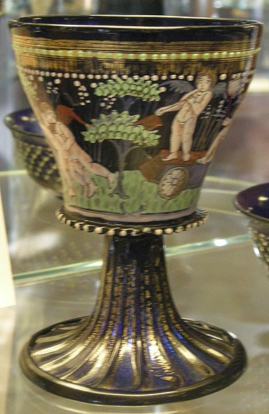 File:Murano, coppa con trionfo di amorini, 1475-1510 ca..JPG