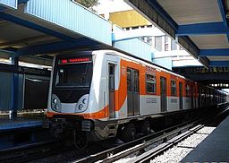 Vlak NM-02 ve stanici Tasqueña