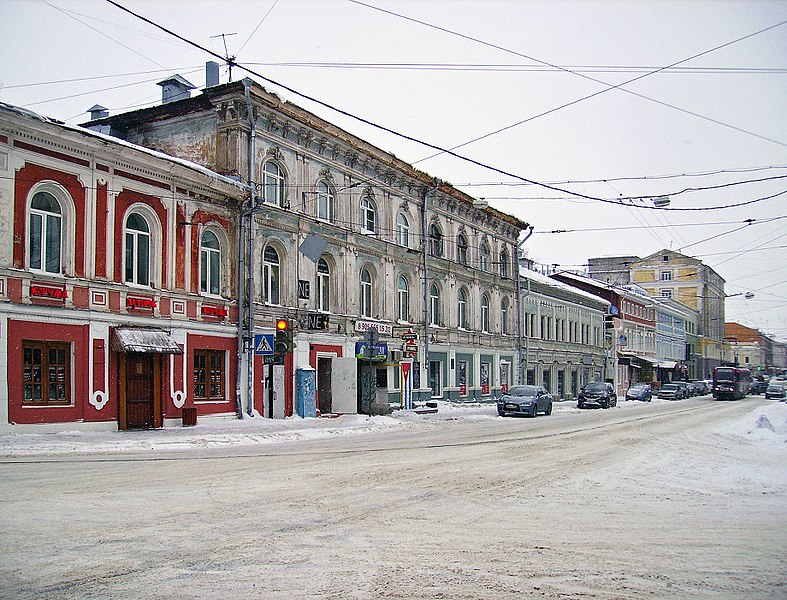 File:Nizhny Novgorod. At winter crossing of Alexeyevskaya & Oktyabrskaya Street.jpg