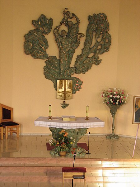 File:Ołtarz św. Rodzina Tychy.JPG