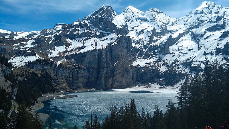 File:Oeschinensee, Switzerland.jpg