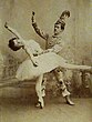 Olga Preobrazhénskaya (zâna zahărului) și Nikolai Legat (prințul Coqueluche) în Grand pas de deux, c.  1900.