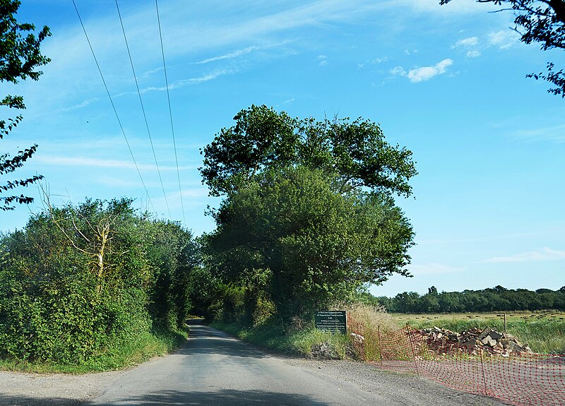 File:On the edge of Holme - geograph.org.uk - 6228204.jpg