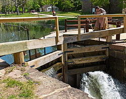 Opening paddle valves on Lock 20 Opening Paddle Valves on Lock Gate on C and O Canal.jpg