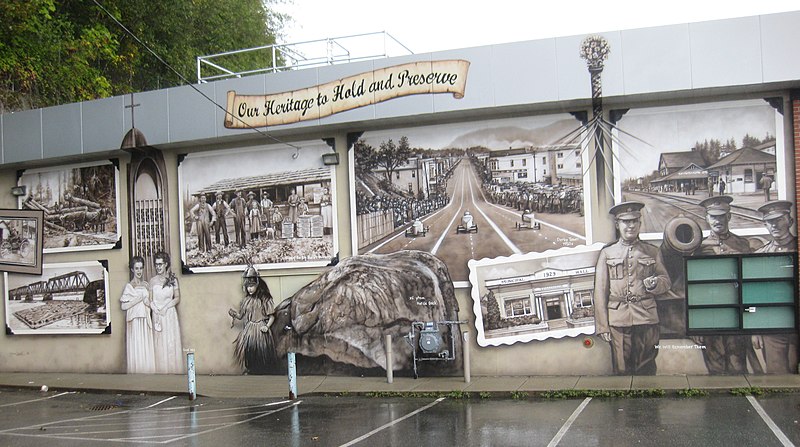 File:Outdoor mural in parking lot.jpg