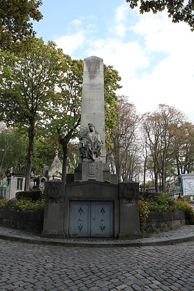 File:Père-Lachaise - Monument aux travailleurs municipaux 02.jpg