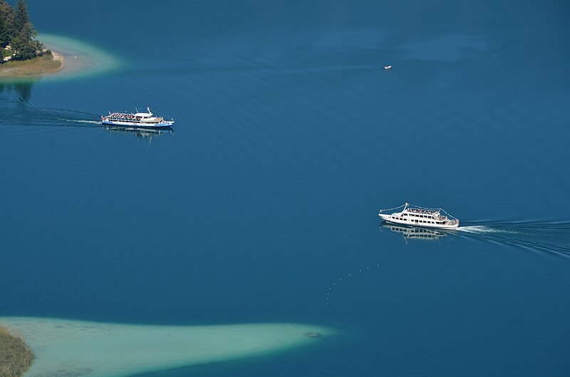 File:Pörtschach Kapuzinerinsel MS Kärnten trifft MS Klagenfurt 23092013 5603.jpg