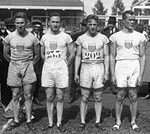 Charley Paddock, Jackson Scholz, Loren Murchison en Morris Kirksey, goud op de 4x100 m estafette