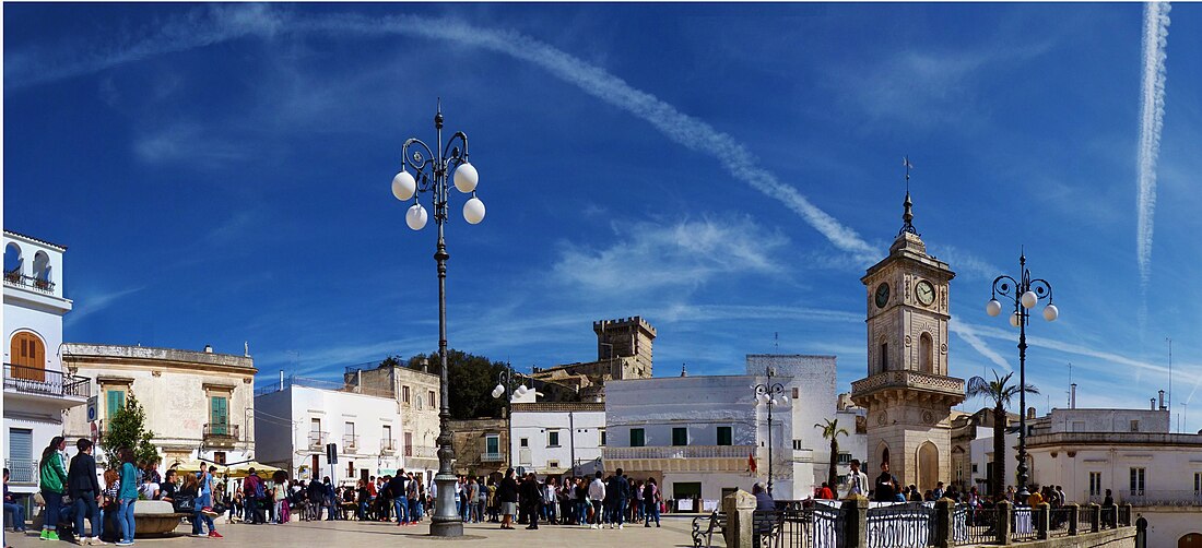 File:Piazza Plebiscito - Ceglie Messapica.jpg