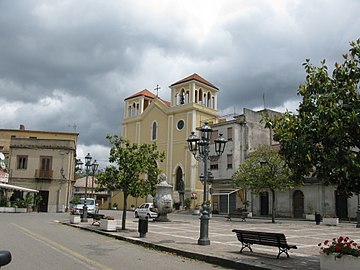 Fitxategi:Piazza_San_Nicola_-_Varapodio_(Reggio_Calabria)_-_Italy_-_15_May_2016_-_(1).jpg