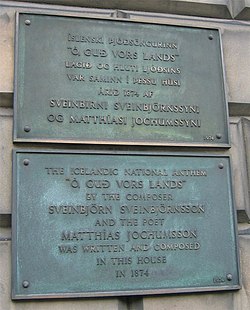 Pamětní deska na domě v Edinburghu, kde byla hymna napsána.