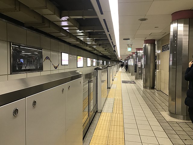Sennichimae Line platforms