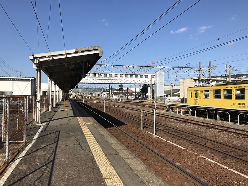 ファイル:Platform of Nishi-Karatsu Station 3.jpg