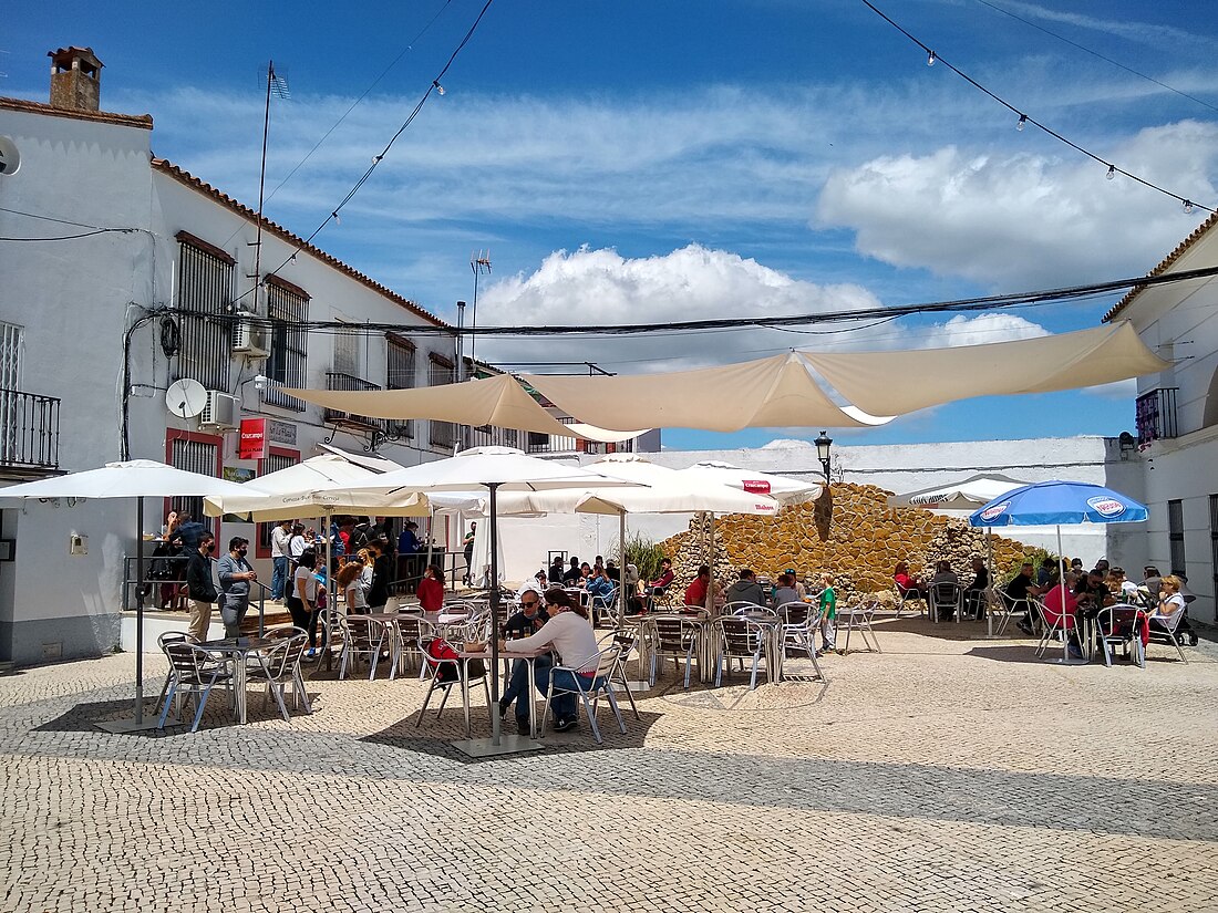 File:Plaza de España (San Nicolás del Puerto).jpg