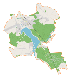 Mapa konturowa gminy Poraj, w centrum znajduje się owalna plamka nieco zaostrzona i wystająca na lewo w swoim dolnym rogu z opisem „Jezioro Porajskie”