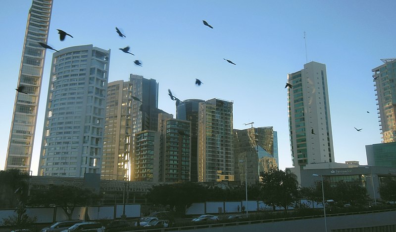 File:Puerta de Hierro ZM Guadalajara México (cropped).jpg