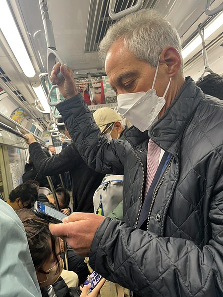 File:Rahm Emanuel on Tokyo Metro Ginza Line 2023-01-04.jpg