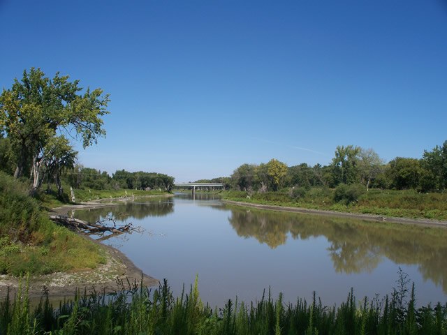 The Red River near Pembina, North Dakota, about 3 kilometres (2 mi) south of the Canada–U.S. border. The Pembina River can be seen flowing into the Re